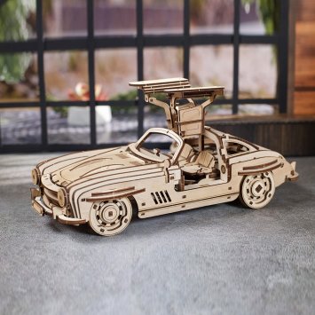 Maquette en bois portes papillon