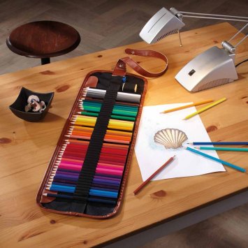 Crayons de couleur en trousse roulée