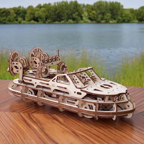 Maquette en bois : aéroglisseur 