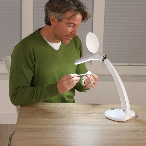 Lampe de table LED avec loupe 