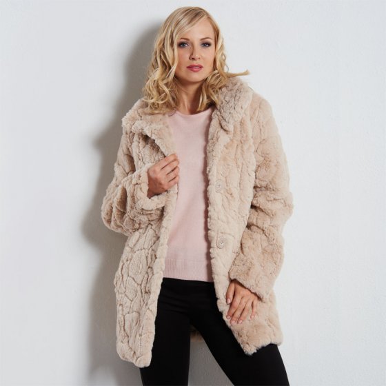 Manteau court en fausse fourrure 