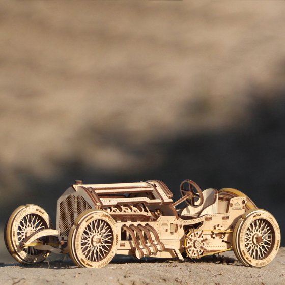 Modèle réduit en bois  "Voiture de course Grand Prix  " 