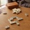 Boîte en bois contenant un grand domino - 1