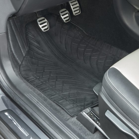 Tapis de voiture aspect pneus 