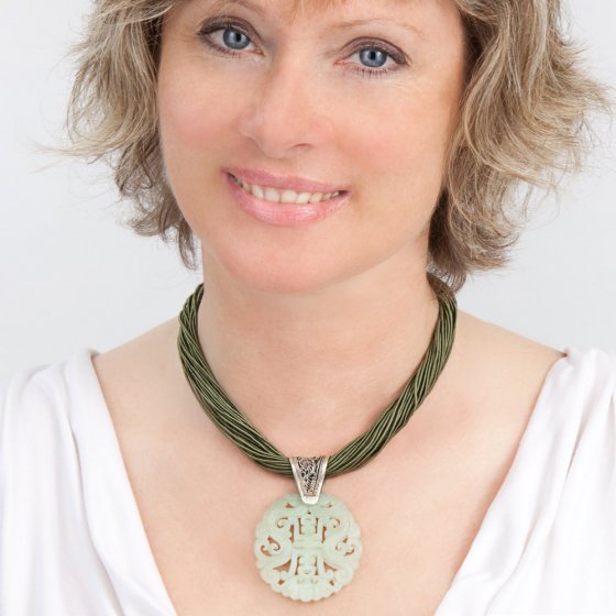 Pendentif chinois en serpentine noble avec ruban en tissu