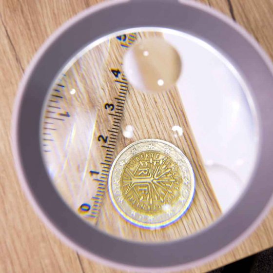 Loupe de table et manuelle avec lampe 