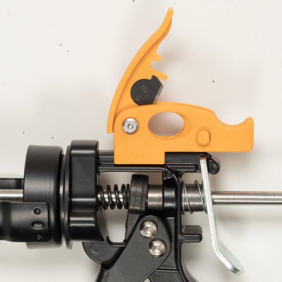 Pistolet à cartouche avec dispositif de coupe 