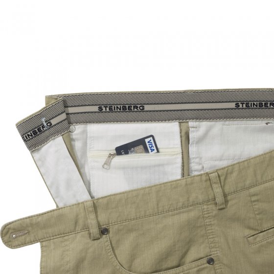 Pantalon de voyage à l’entretien aisé