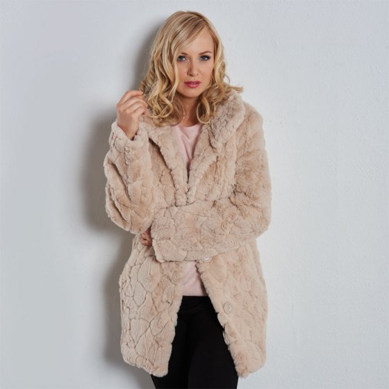 Manteau court en fausse fourrure 