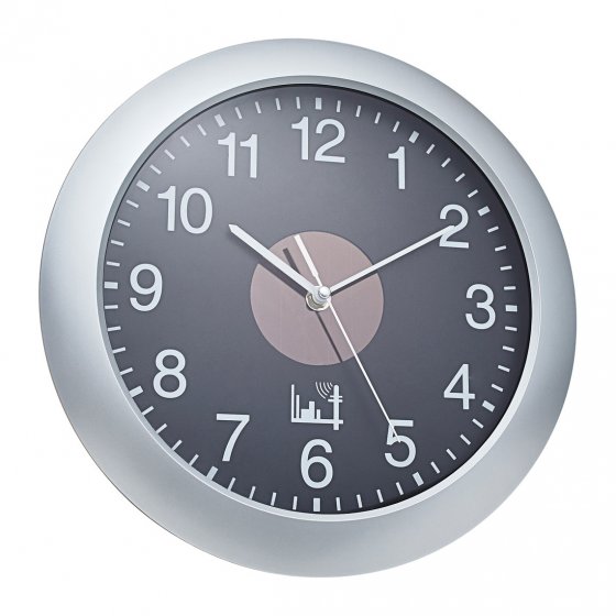 Horloge murale solaire "hybride"