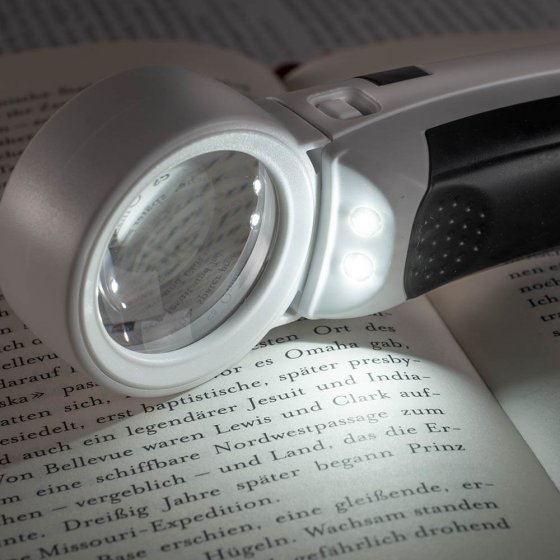 Lot de loupes avec éclairage