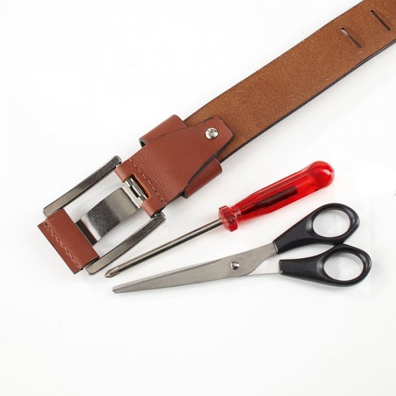 Ceinture de cuir raccourcissable