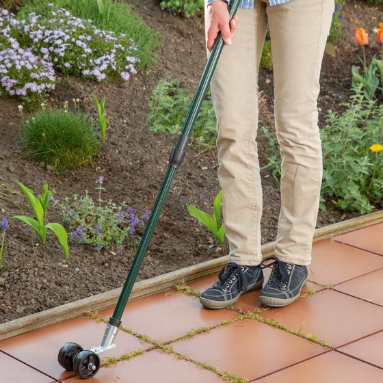 Brosse télescopique avec grattoir 