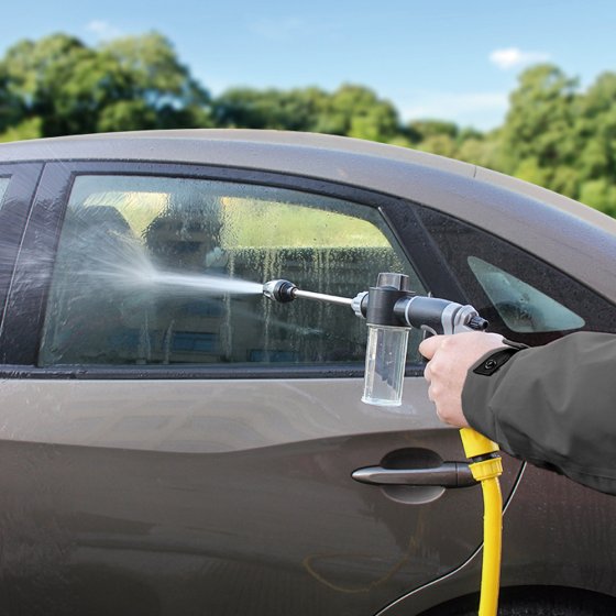 Distributeur de savon pour lance de pulvérisation d’eau