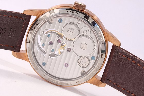 Montre à tourbillon en or 