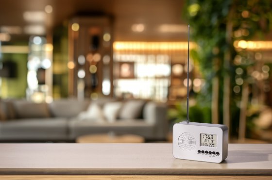 Votre cadeau : radio avec horloge et thermomètre 