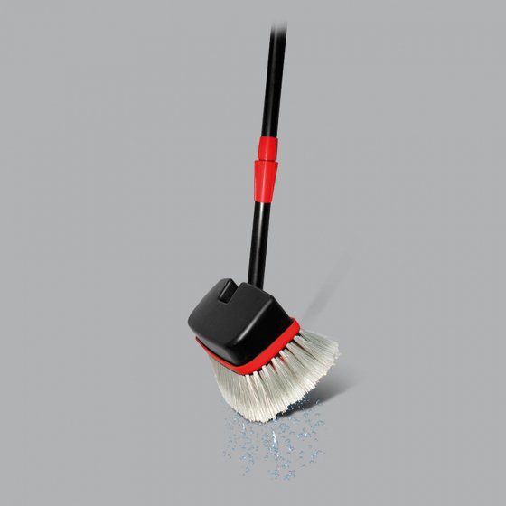 Brosse télescopique avec réservoir d’eau