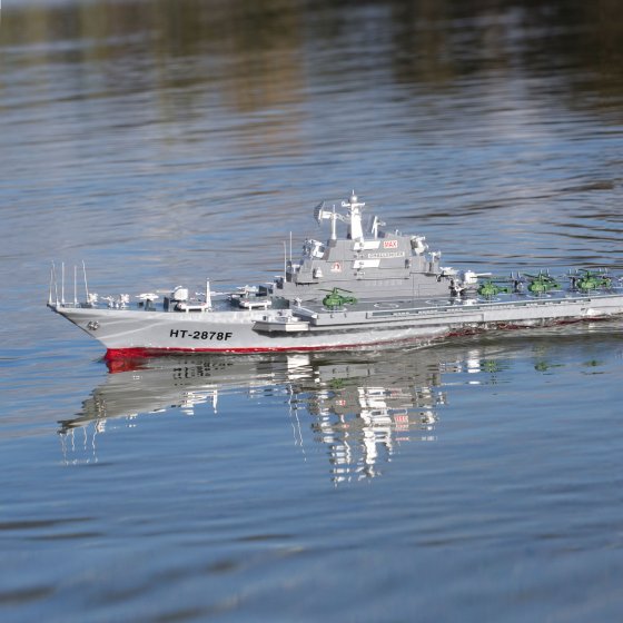 Porte-avions radio-piloté 