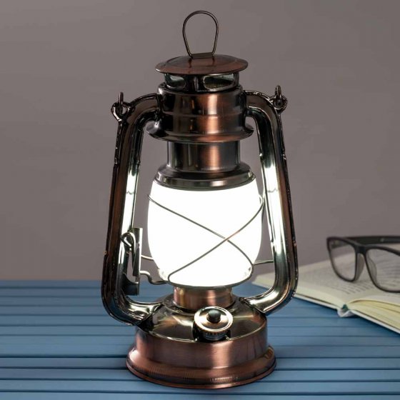 Lampe-tempête avec flamme