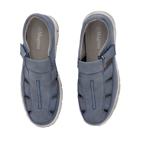 Chaussure à velcro avec trous 