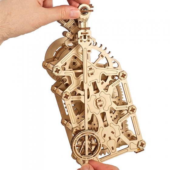 Maquette en bois d'horloge-moteur