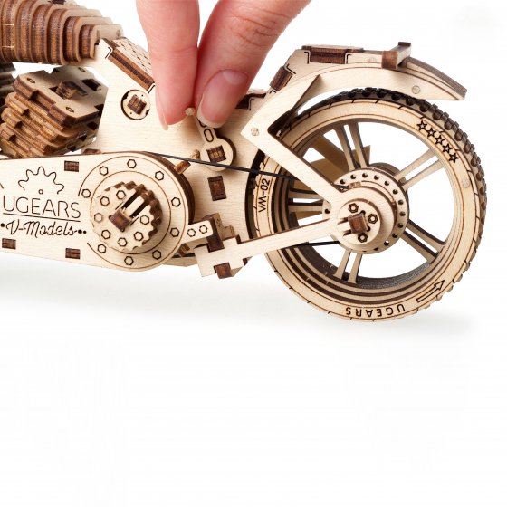 Modèle réduit en bois "moto"
