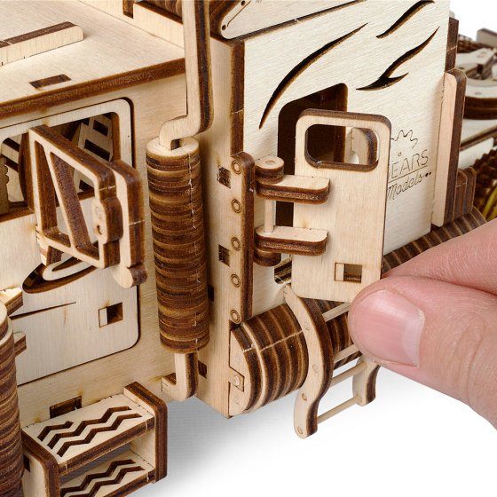 Modèle réduit en bois "truck" 