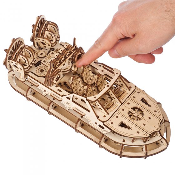 Maquette en bois : aéroglisseur 