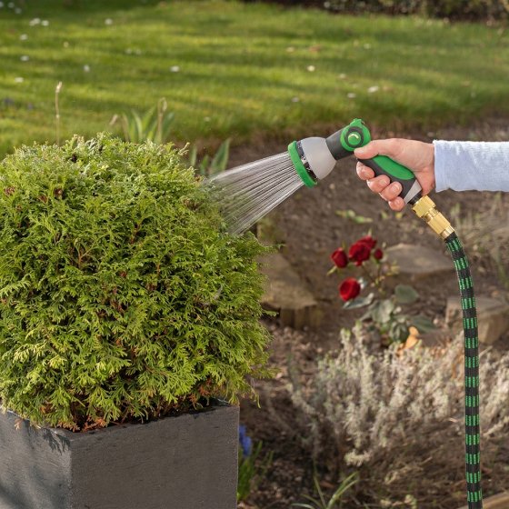 Tuyau d'arrosage extensible avec raccords rapides 