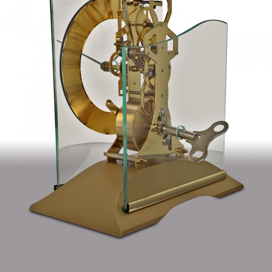 Horloge de table mécanique sous cloche 