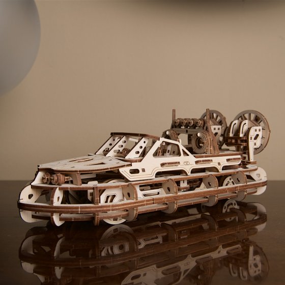 Maquette en bois : aéroglisseur 
