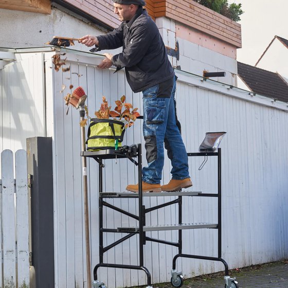 Échafaudage roulant avec plateau 