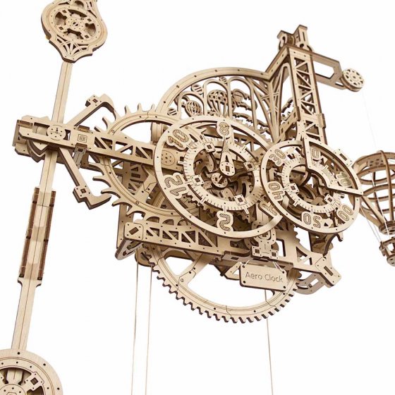 Maquette en bois pendule murale à balancier 