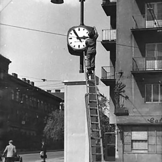 Montre viennoise en forme de dé 