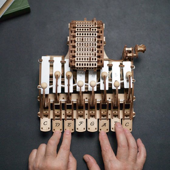 Maquette en bois piano mécanique 